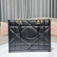 디올 DIOR 에센셜 아키까나쥬 토트백 미듐 3칼라 M8721OZVJ