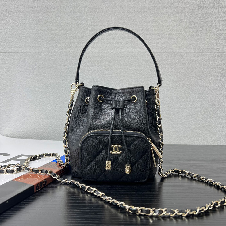 샤넬 25FW 체인 포켓 버킷백 블랙 AP4775