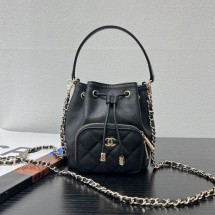 샤넬 25FW 체인 포켓 버킷백 블랙 AP4775