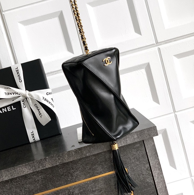 샤넬 고급 수제비 브랜드 시그니처로고 양가죽 콤비 골드 메탈 클러치 AP4686