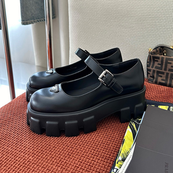 프라다 브러쉬드 레더 모놀리스 메리 제인 2컬러 1F080O