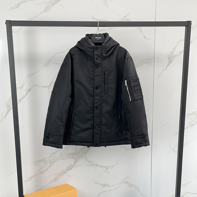 프라다 SS25 남성 슬리브 포켓 후드 파카 SGC689