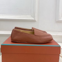 로로피아나 안톤워크 스웨이드 라운드토우 로퍼 남여공용 카멜  FAO71358000