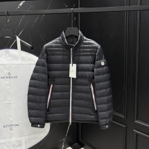 몽클레르 캐주얼 로고 나일론 다운 남성 2컬러 0911A1090053279999  J