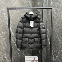 몽클레어 브르타뉴 후드 쇼트 다운 재킷 2컬러 K20911C00014597YD999  J