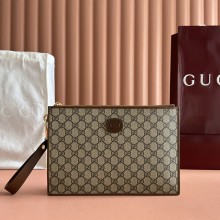 구찌 GG 인터로킹 클러치백 브라운 672953