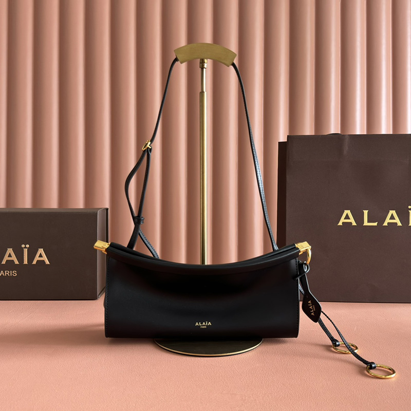 알라이아 렉탱귤러 지퍼 가죽 숄더 백 M AA1S01430CA214