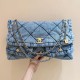 샤넬 25FW 25K 데님 숄더백 투포켓 데님 체인 맥시 플랩백 블루 AS5727