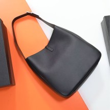 생로랑 Le 5 A 7 Supple 르 57 서플 레더 라지 숄더백 은장 블랙 753837