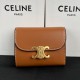 셀린느 샤이니 카프스킨 트리옴페 스몰 플랩 여성 지갑 카멜 10D783DPV