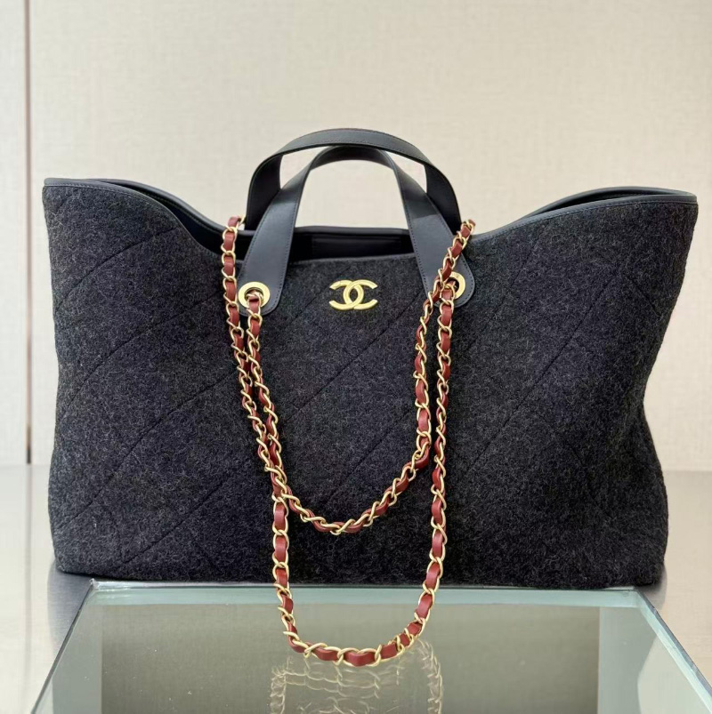 샤넬 맥시 쇼핑백 울, 골드메탈  AS5853