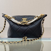 샤넬 26SS 로고 패치워크 인조진주 스웨이드 AS5898